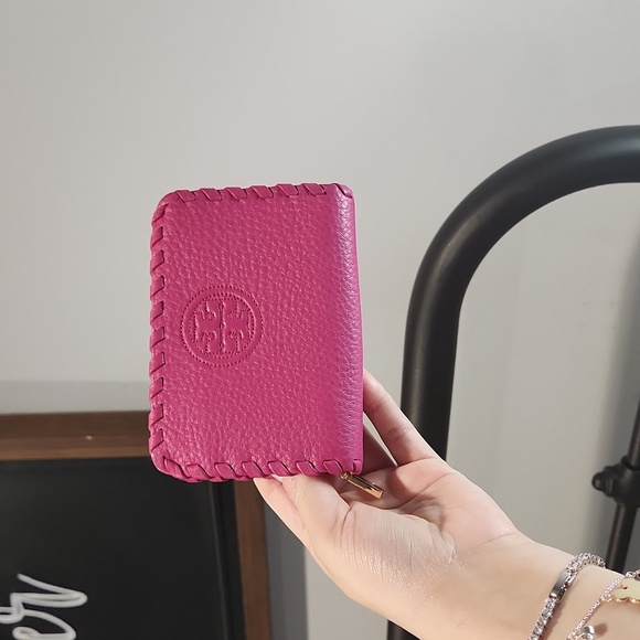 AUTH TORY BURCH MARION HOT PINK LEATHER WALLET - Picture 2 of 8